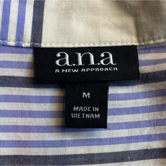 a.n.a. Cotton Shirt with Faux Buttons in Back - Size M - Picture 6 of 7